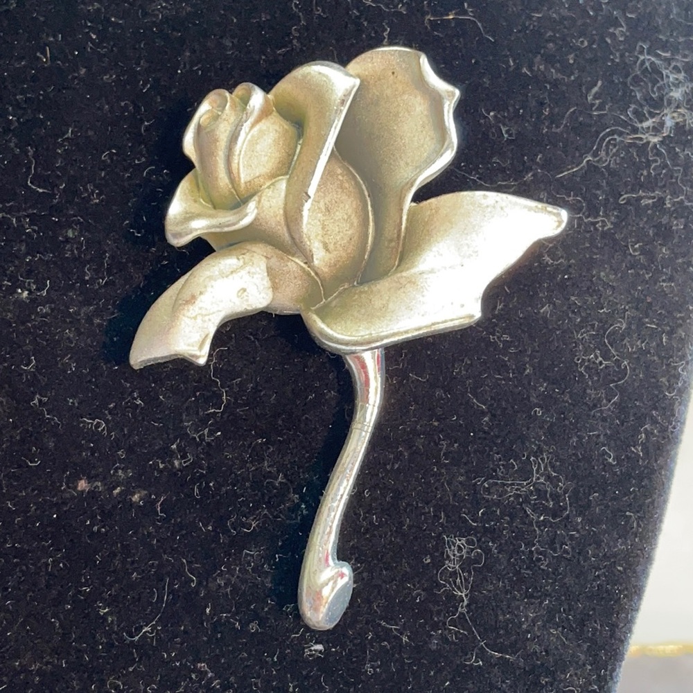 VTG Napier silver tone rose brooch 2.5”